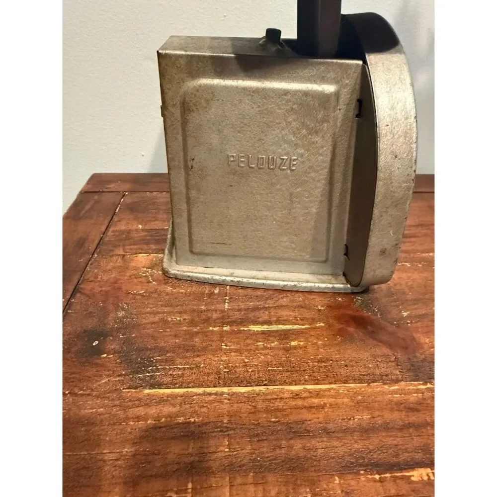 vintage Pelouze mechanical postal scale